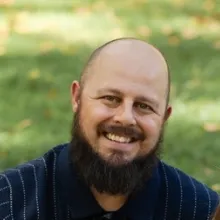 headshot of Andrew